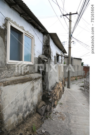 Seongbuk-gu. Jeongneung-gol. Alley. Green 78165604