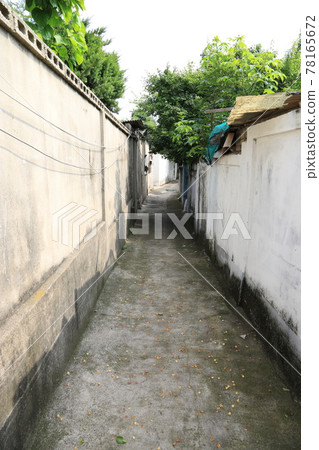 Seongbuk-gu. Jeongneung-gol. Alley. Green 78165672