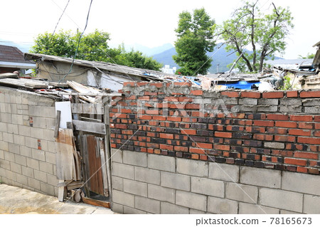 Seongbuk-gu. Jeongneung-gol. Alley. Green 78165673