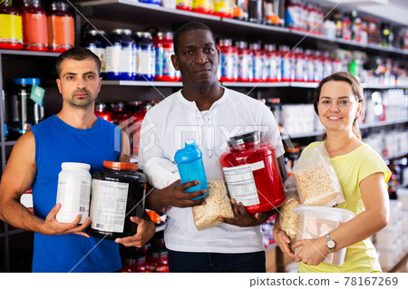 People with sport nutrition standing in store 78167269