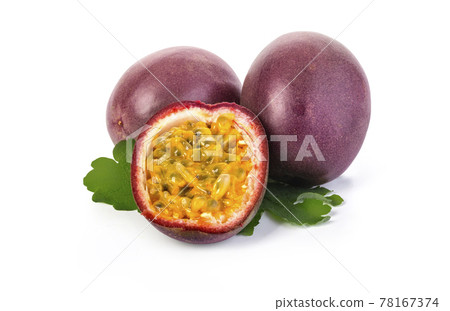 passion fruit with leaf on white background 78167374