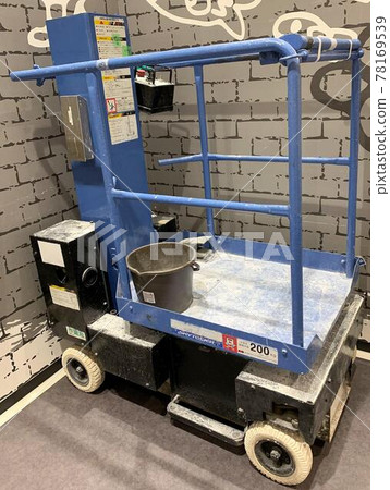 Self-propelled aerial work platform Self-propelled aerial work platform 78169539