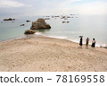 Three women looking at the sea 78169558