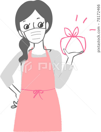 一個穿著圍裙、戴著口罩和午餐盒的女人。 78172466