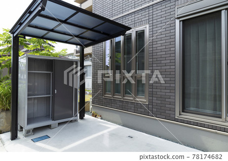 Steel storage shed and cycle port 78174682