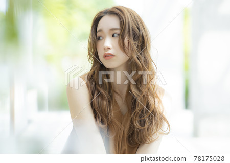 女人笑著微笑美麗 78175028