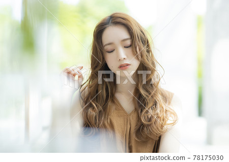 女人笑著微笑美麗 78175030
