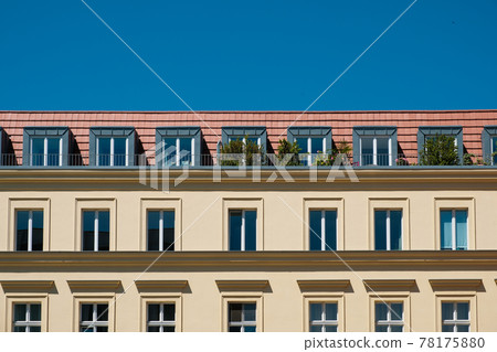 house facade, residential building exterior, real estate - house facade, residential building exterior, real estate - 78175880