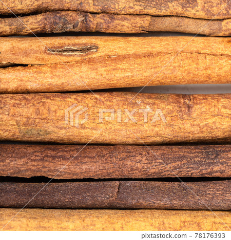 several sticks of cassia cinnamon close up several sticks of cassia cinnamon close up 78176393