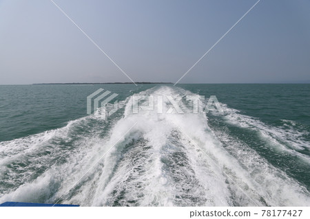 Ship wake on the ocean.aves from the back of a speed boat over the water's surface in sea. Waves behind a boat on a clear blue sea Ship wake on the ocean.aves from the back of a speed boat over the water's surface in sea. Waves behind a boat on a clear blue sea 78177427