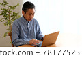 Senior man having trouble surfing the internet 78177525