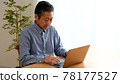 Senior man having trouble surfing the internet 78177527