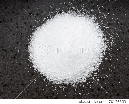 crystalline extract of stevia plant on black plate 78177863
