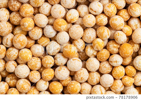 background - raw dried whole yellow peas 78178906