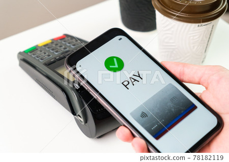 Contactless payment for coffee using application in smartphone.  78182119