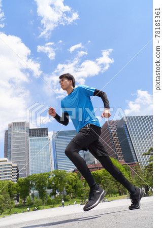 A young man jogging under the blue sky A young man jogging under the blue sky 78185361