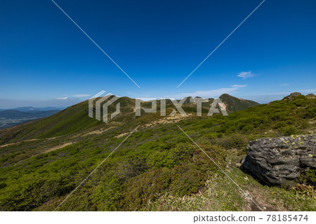 《大分縣九重山脈》 從山頂看九重山脈 《大分縣九重山脈》 從山頂看九重山脈 78185474