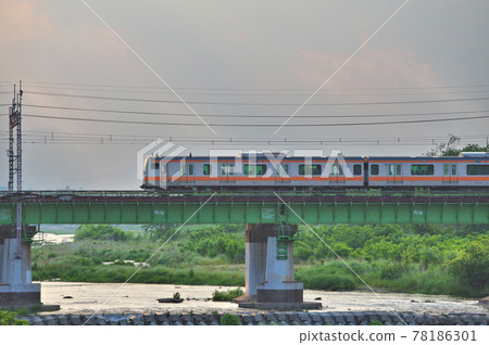 Chuo Line passing through the Tama River Bridge in the evening Chuo Line passing through the Tama River Bridge in the evening 78186301