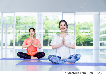 A young lad yoga 78187238