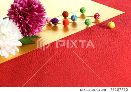 New Year's image: Mochi flower and chrysanthemum artificial flower made with crepe 7 78187750