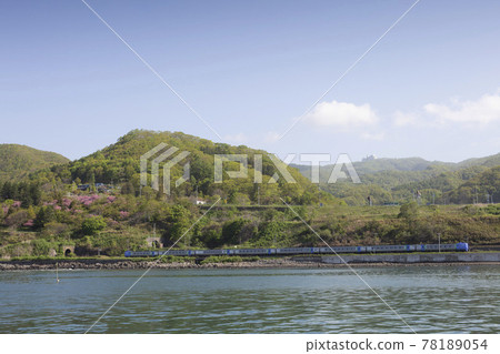 通過室蘭本線豐浦洞爺站洞爺湖町大磯隧道的特快北斗（Kiha 281系列） 78189054