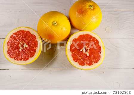 Ripe fresh grapefruits on white wooden table 78192568
