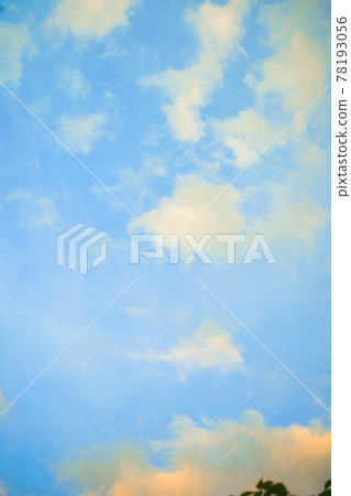 Clouds floating in the blue sky 78193056