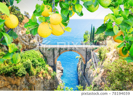 road of Amalfi coast, Italy 78194039