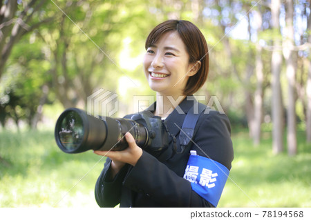 Female cameraman image 78194568