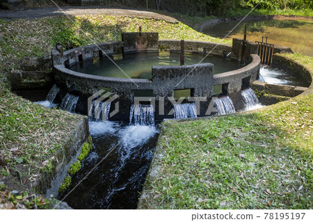 無聲的圓形分水 78195197