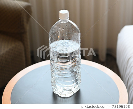 PET bottle water 78196198
