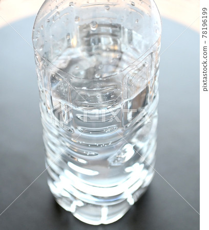 PET bottle water 78196199