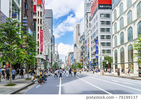 Japan, Tokyo City, Ginza district, Chuo Dori, Louis Vuitton Shop Stock  Photo - Alamy