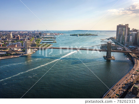 Aerial of downtown Manhattan and Brooklyn bridge on a sunny day Aerial of downtown Manhattan and Brooklyn bridge on a sunny day 78202315