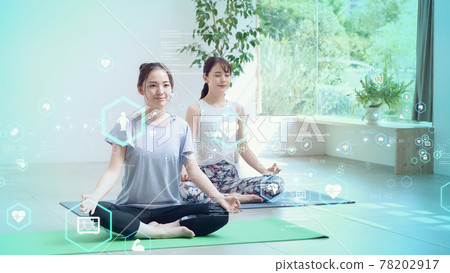 做瑜伽的醫療保健技術女性 78202917