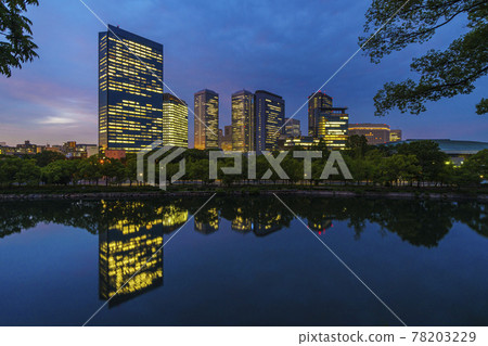 從大阪城公園 Magic Hour 看到的大阪商業園 (OBP) 的美麗夜景 78203229