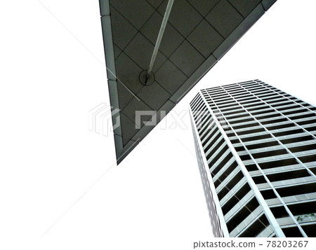 大廈和三角屋頂 (Nishioi) 白色背景 78203267