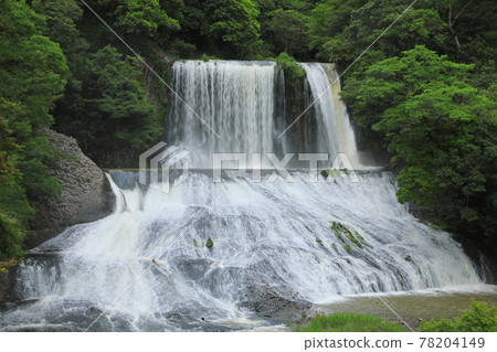 Ryumon Waterfall in early summer with a lot of water 78204149