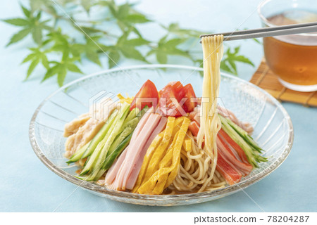 Chilled Chinese cold noodles 78204287