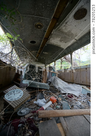 廢棄的廢棄巴士 廢棄的車身 草廣長野縣 長野市 長田巴士 長野電鐵巴士 廢棄的廢棄巴士 廢棄的車身 草廣長野縣 長野市 長田巴士 長野電鐵巴士 78205253