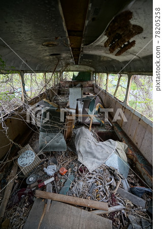 廢棄的廢棄巴士 廢棄的車身 草廣長野縣 長野市 長田巴士 長野電鐵巴士 廢棄的廢棄巴士 廢棄的車身 草廣長野縣 長野市 長田巴士 長野電鐵巴士 78205258