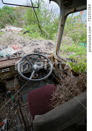 廢棄的廢棄巴士 廢棄的車身 草廣長野縣 長野市 長田巴士 長野電鐵巴士 廢棄的廢棄巴士 廢棄的車身 草廣長野縣 長野市 長田巴士 長野電鐵巴士 78205264