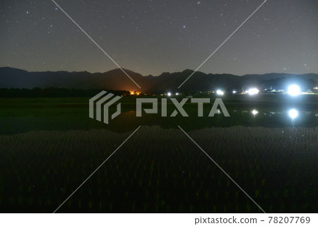 Hakushu-cho, Hokuto City, paddy fields that have been planted with a starry sky (horizontal position) Hakushu-cho, Hokuto City, paddy fields that have been planted with a starry sky (horizontal position) 78207769