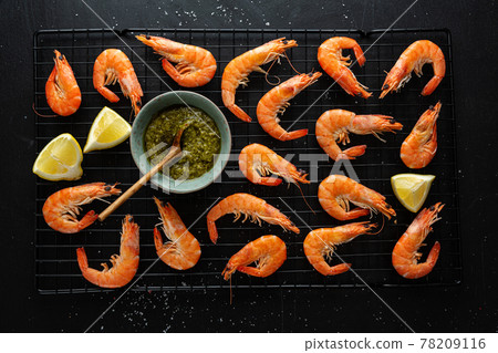 Shrimps with spices on board Shrimps with spices on board 78209116