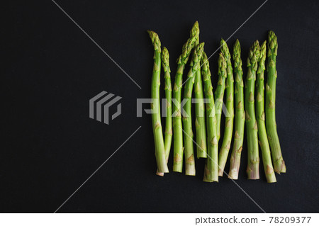 Green asparagus on dark background 78209377