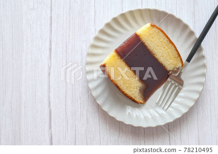 Yokan Castella Siberian White Plate Directly Above 78210495
