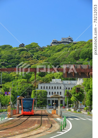 [愛媛縣] 伊予鐵電車和松山城 78212053