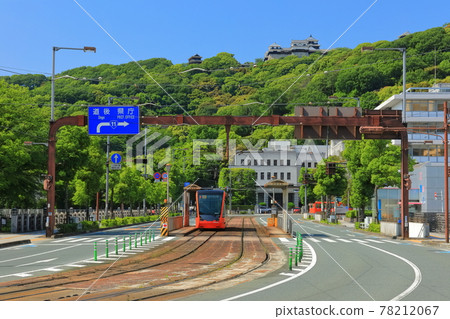 [愛媛縣] 伊予鐵電車和松山城 78212067