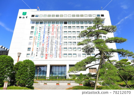 [Ehime Prefecture] Matsuyama City Hall Main Government Building in fine weather 78212070