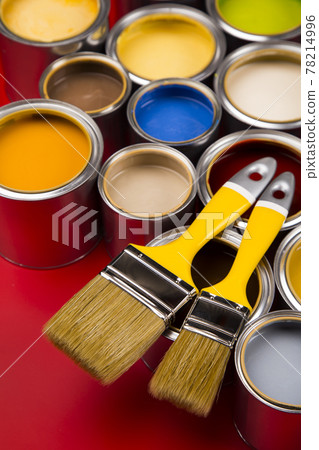 Tin cans with paint and brushes Tin cans with paint and brushes 78214996